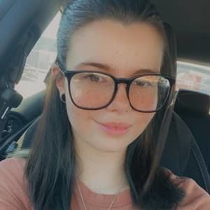 Meet your Posher, Caitlin